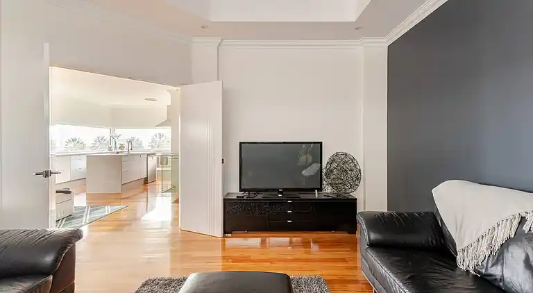 Located in the Mindarie Marina a Luxury House in a Perfect