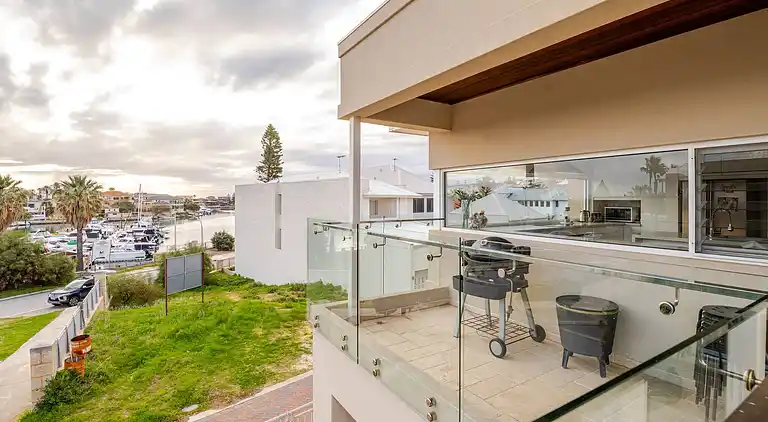 Located in the Mindarie Marina a Luxury House in a Perfect
