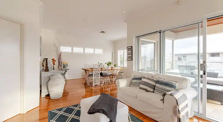 Located in the Mindarie Marina a Luxury House in a Perfect