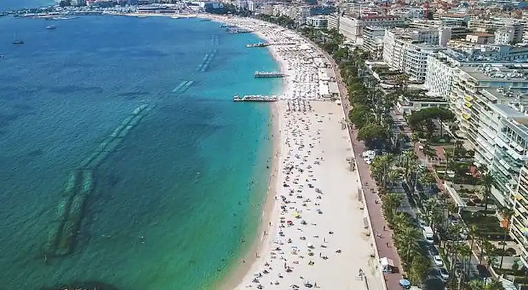 Cannes center - very practical - all comfort