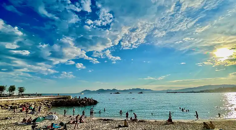 Cannes center - very practical - all comfort