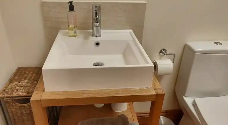 3-Zimmer-Cottage mit eigenem Garten und Parkplatz in der