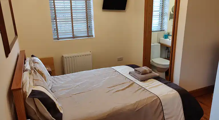 3-Zimmer-Cottage mit eigenem Garten und Parkplatz in der