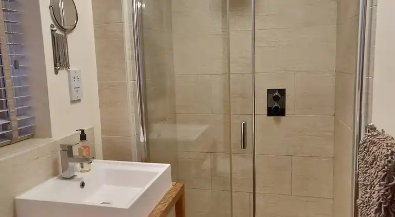 3-Zimmer-Cottage mit eigenem Garten und Parkplatz in der