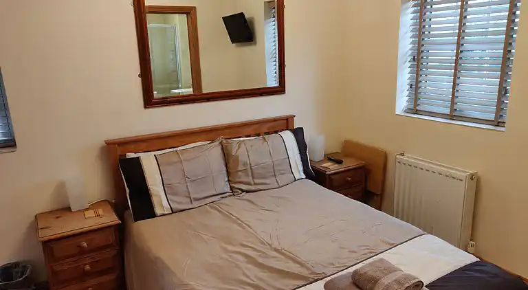 3-Zimmer-Cottage mit eigenem Garten und Parkplatz in der