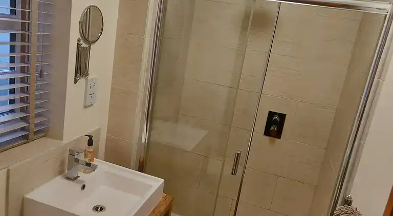 3-Zimmer-Cottage mit eigenem Garten und Parkplatz in der