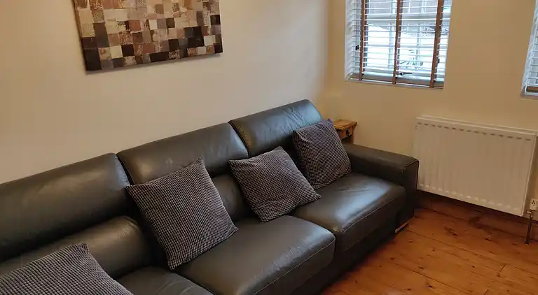 3-Zimmer-Cottage mit eigenem Garten und Parkplatz in der