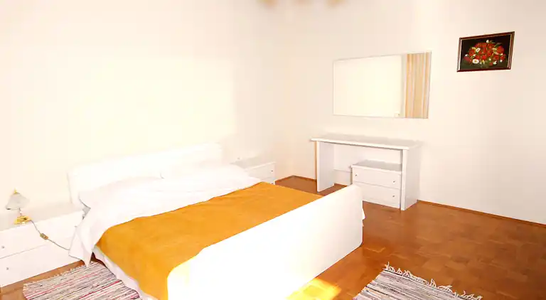 Two bedroom apartment near beach Privlaka (Zadar) (A-666-b)