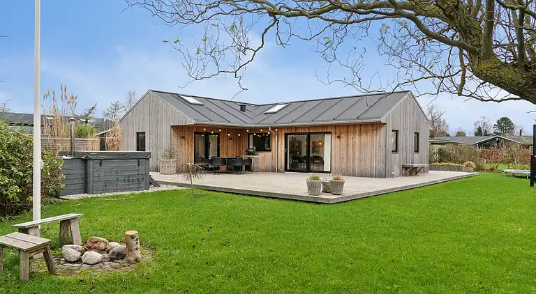 Naturskønt sommerhus med plads til hele familien