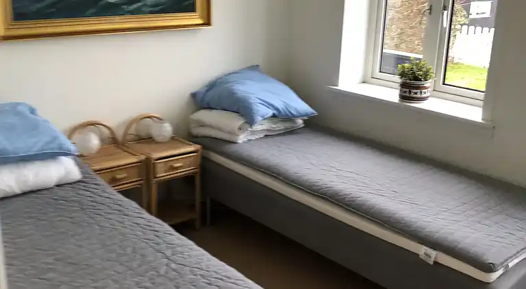 Ferienhaus mit Blick auf Meer und Hafen