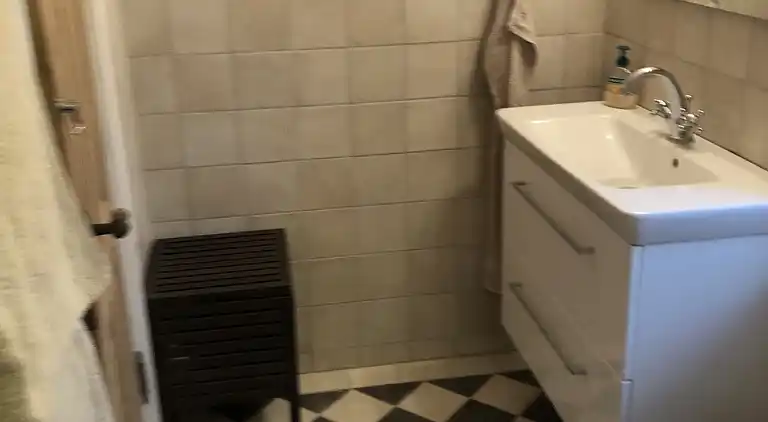 Ferienhaus mit Blick auf Meer und Hafen