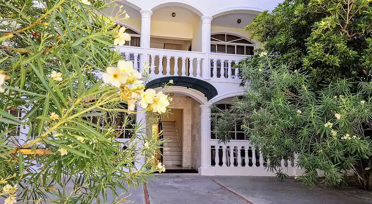 Costambar Seaside Apartment mit Pool