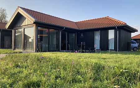 4-person chalet Albatros by the water with parking space