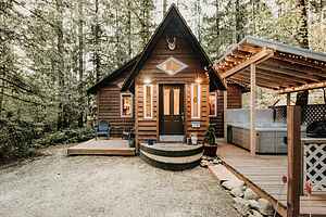 Glacier Springs Cabin #16 - This is a great cottage with an