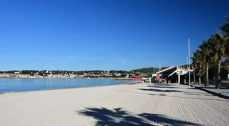 Apartment in Six-Fours-les-Plages