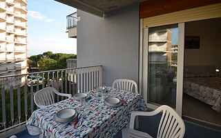 Renovated flat for 5 guests with balcony in Lignano