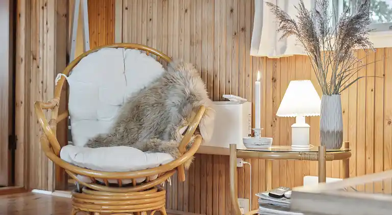 Idyllisk sommerhus få meter fra kysten