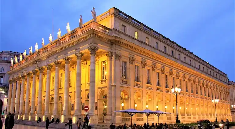 Apartment in Downtown