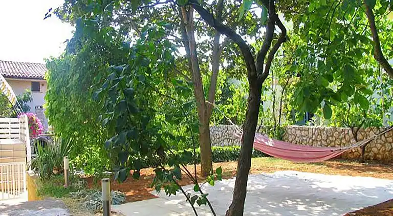 Studio flat with terrace Pinezići, Krk (AS-18967-a)