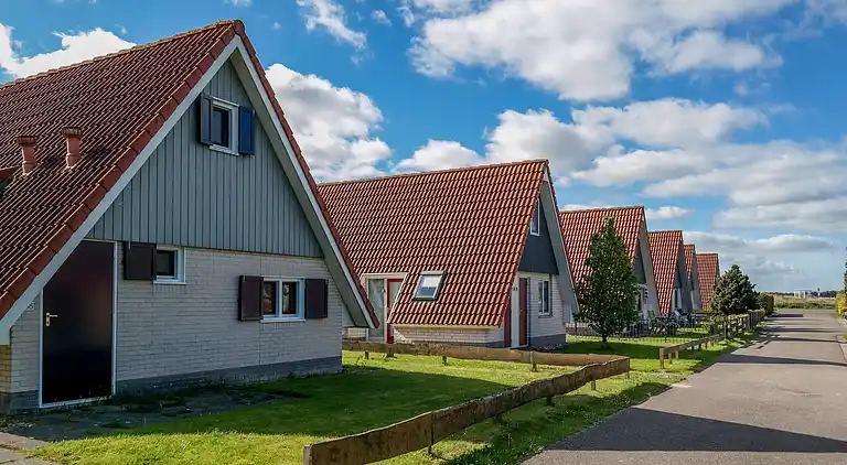 Maison de vacances moderne dans un canal typiquement