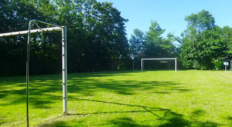 Maison de vacances moderne dans un canal typiquement