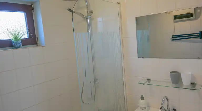 Maison de vacances moderne dans un canal typiquement