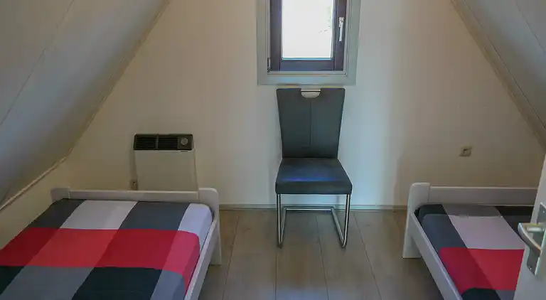 Maison de vacances moderne dans un canal typiquement