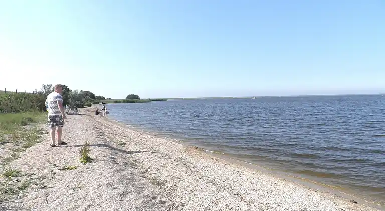 Maison de vacances moderne dans un canal typiquement