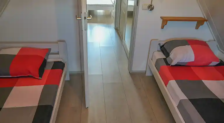 Maison de vacances moderne dans un canal typiquement