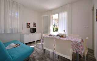 Villa with private garden 200m from the beach