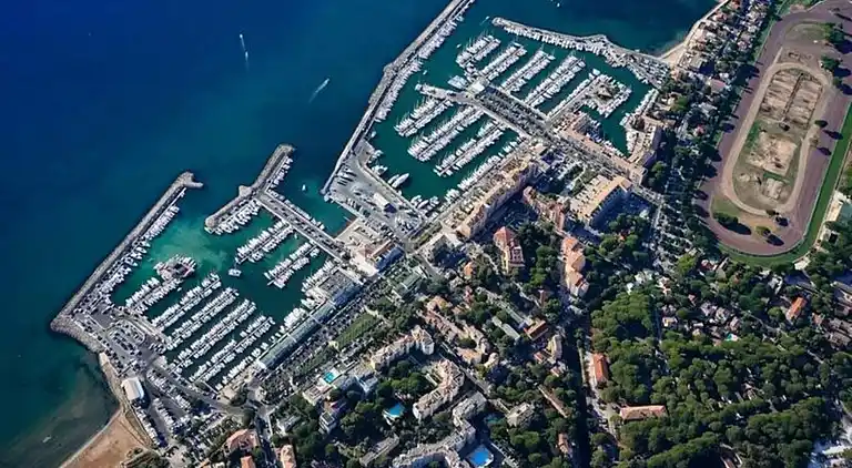 Apartment in Le Port