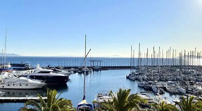 Apartment in Le Port