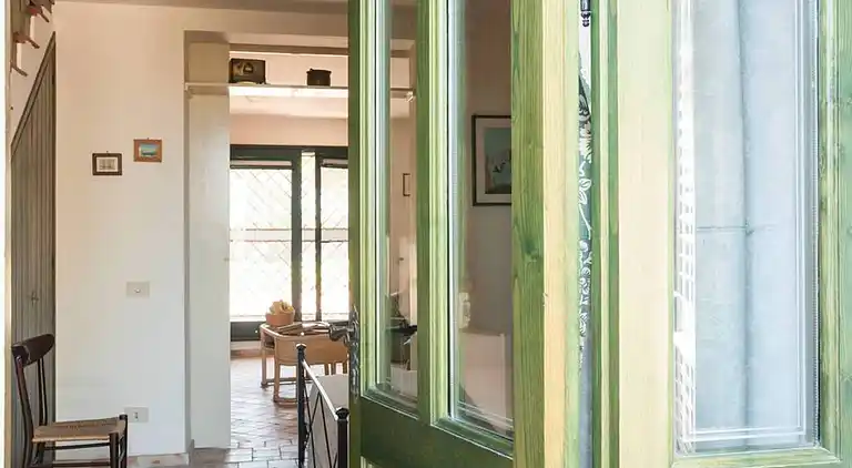 Haus mit Garten in der Nähe des Meeres