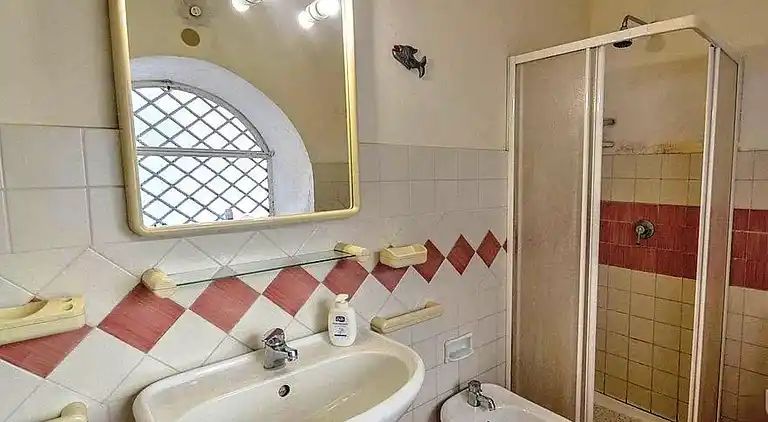 Haus mit Garten in der Nähe des Meeres