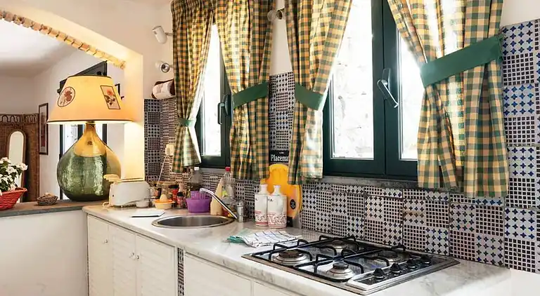 Haus mit Garten in der Nähe des Meeres