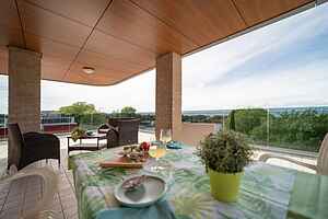 Flat with spacious terrace in Lignano