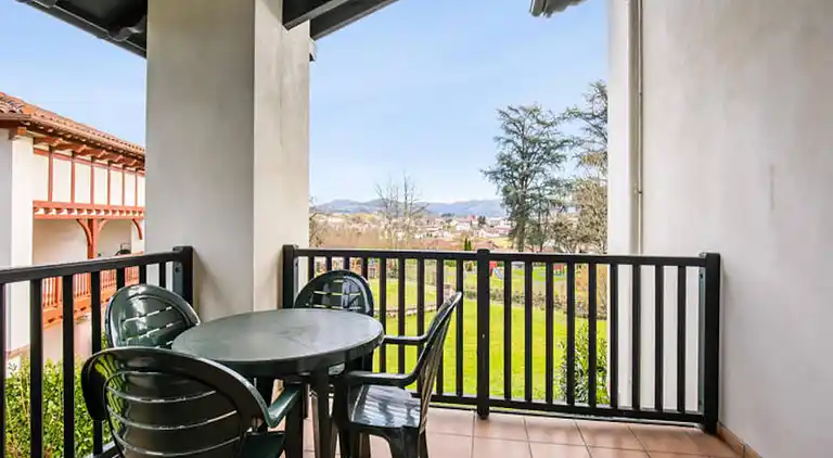 Ferienwohnung in Çaro