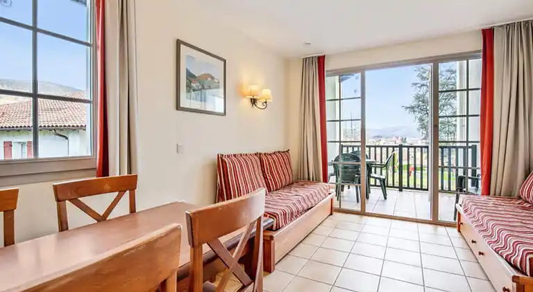 Ferienwohnung in Çaro