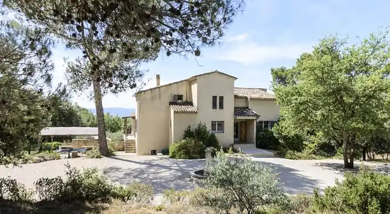Apartment in Cadenet