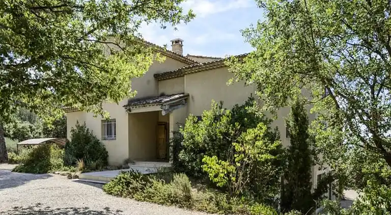 Apartment in Cadenet