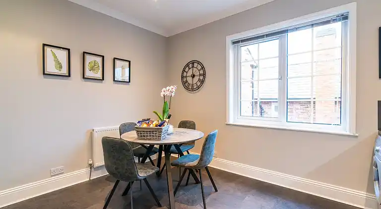 Modern Living 2 Bedroom Apartment South Wilmslow