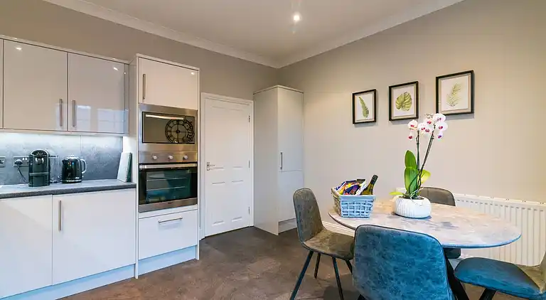 Modern Living 2 Bedroom Apartment South Wilmslow