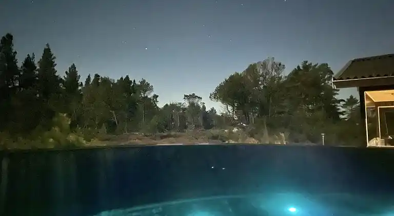 Unik beliggenhed på kæmpe solrig naturgrund 