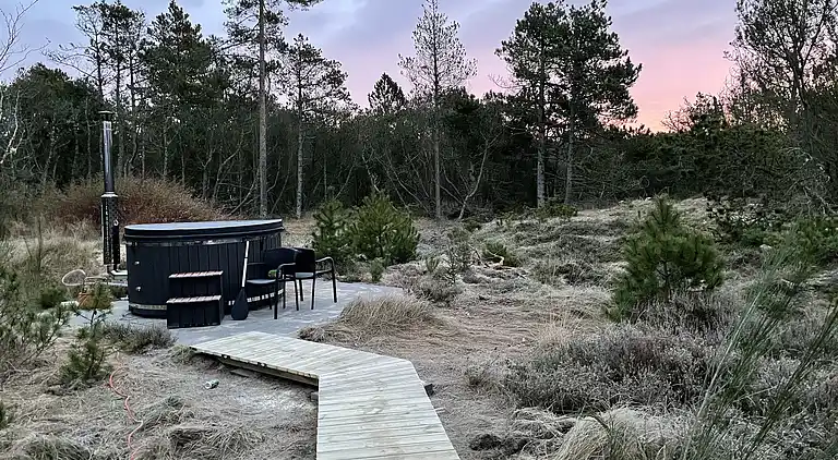 Unik beliggenhed på kæmpe solrig naturgrund 