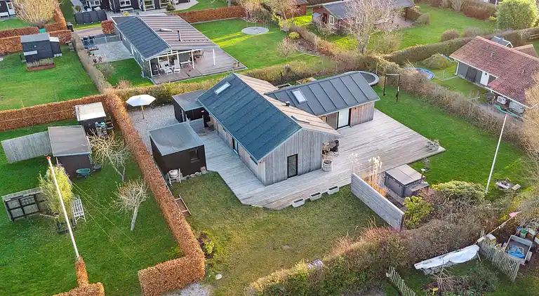 Naturskønt sommerhus med plads til hele familien