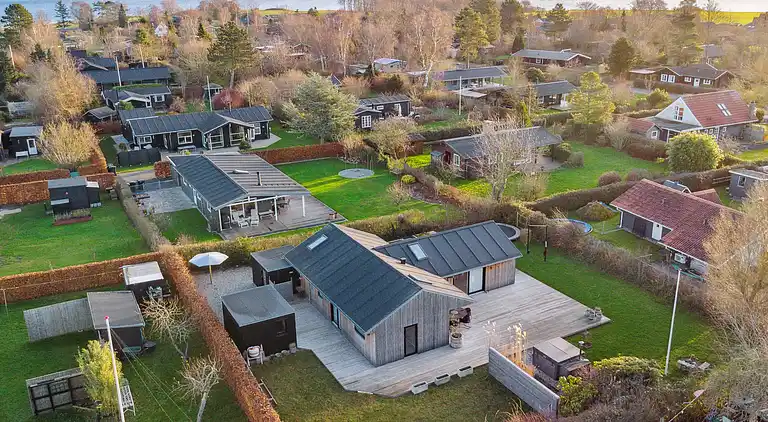 Naturskønt sommerhus med plads til hele familien