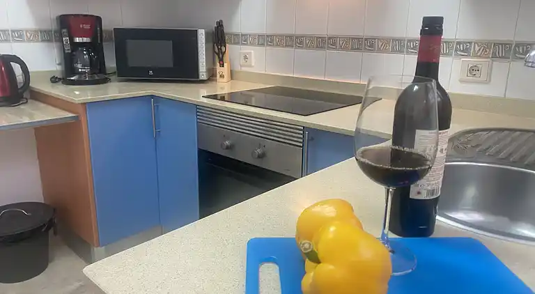 Modernes Einfamilienhaus über dem Schwimmbad