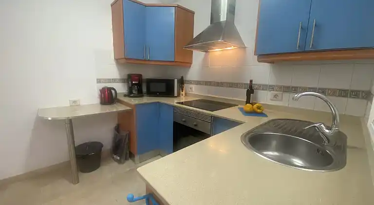 Modernes Einfamilienhaus über dem Schwimmbad