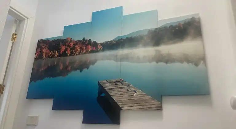 Modernes Einfamilienhaus über dem Schwimmbad
