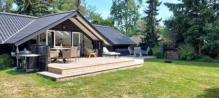 Charmerende sommerhus i Marielyst lyst tæt på strand & skov